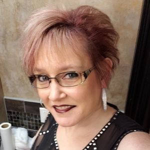 Meet your Posher, Deborah